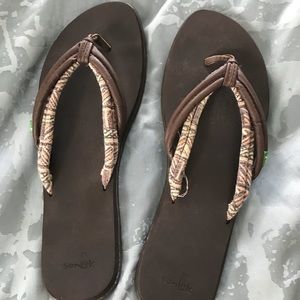 New Sanuk flip flops